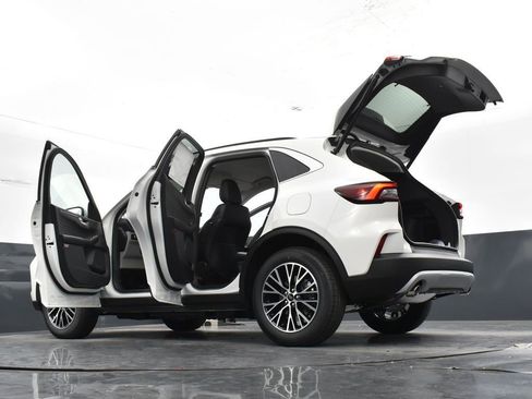 New 2025 Ford Escape SE FWD image 40