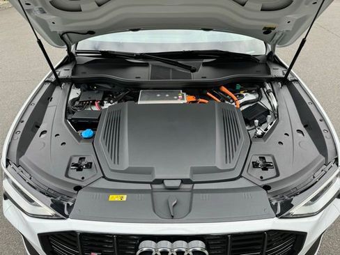 Used 2023 Audi e-tron S Prestige image 30
