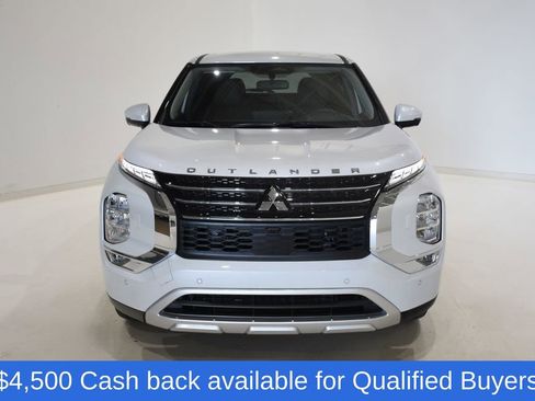New 2025 Mitsubishi Outlander SE image 2