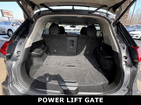 Used 2018 Nissan Rogue SV image 31