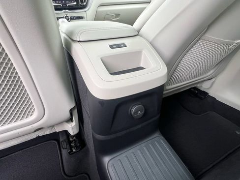 Certified 2024 Volvo XC60 T8 Ultimate w/ Climate Package AWD/4WD image 24