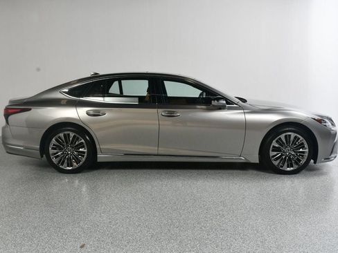 Used 2023 Lexus LS 500 w/ Accessory Package (Z2) image 3