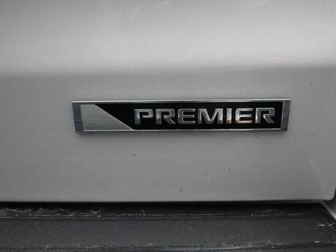 Used 2017 Chevrolet Suburban Premier image 18