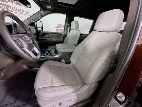 Used 2024 GMC Sierra 2500 SLT w/ SLT Premium Package image 26