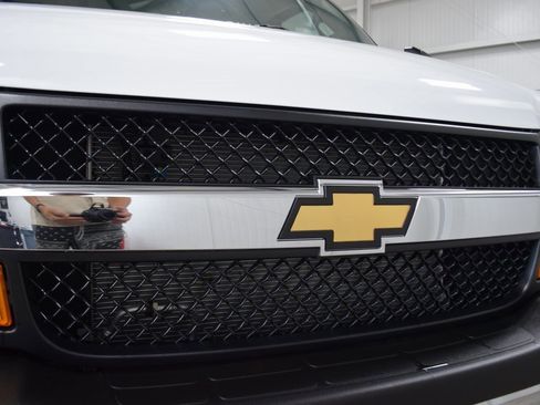 New 2025 Chevrolet Express 4500 w/ Power Convenience Package image 4