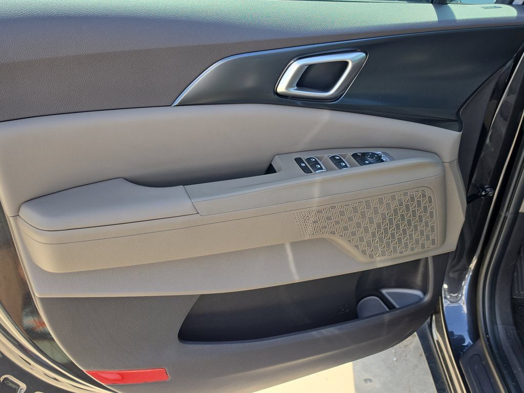 New 2027 Kia Carnival LXS FWD image 18