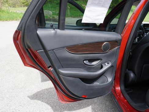 Used 2017 Mercedes-Benz GLC 300 4MATIC image 23