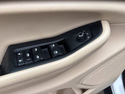 Used 2023 Jeep Grand Cherokee Limited w/ Luxury Tech Group II image 14