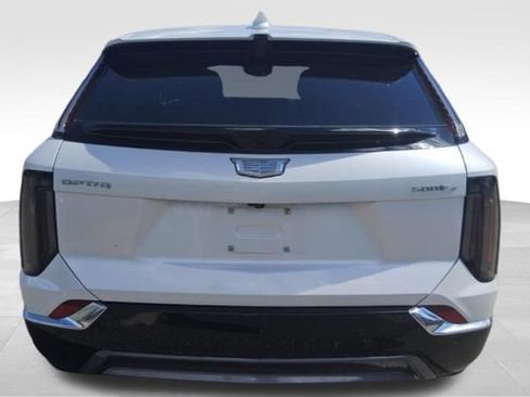 Used 2025 Cadillac Optiq Luxury 2 w/ LPO, Floor Liner Package AWD/4WD image 3