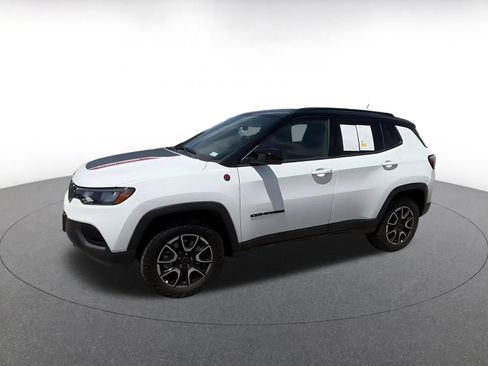 Used 2025 Jeep Compass Trailhawk w/ Trailer Tow Group AWD/4WD image 8