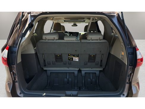 Used 2020 Toyota Sienna XLE Premium AWD/4WD image 20