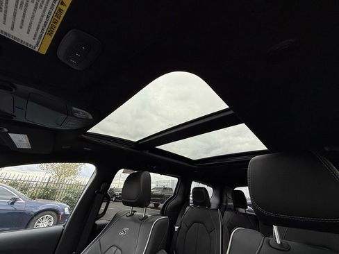 New 2026 Chrysler Pacifica Limited w/ Uconnect Theater Family Group image 30