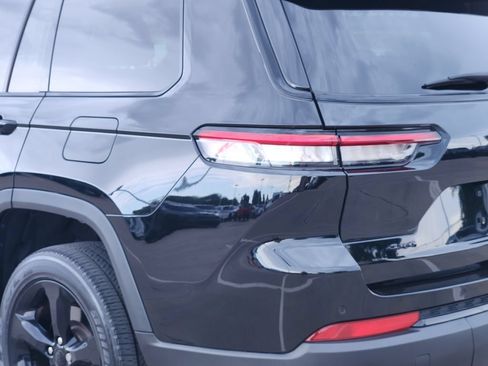 Used 2023 Jeep Grand Cherokee L Laredo AWD/4WD image 15
