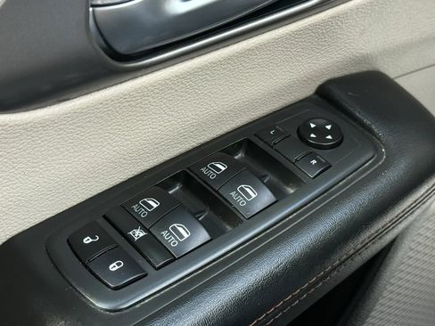 Used 2020 Chrysler Pacifica Touring-L Plus FWD image 45