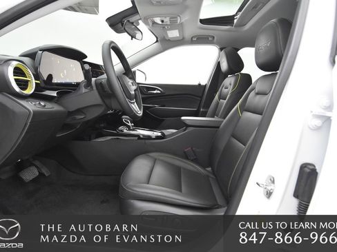 Used 2025 Chevrolet Trax ACTIV w/ Sunroof Package image 32