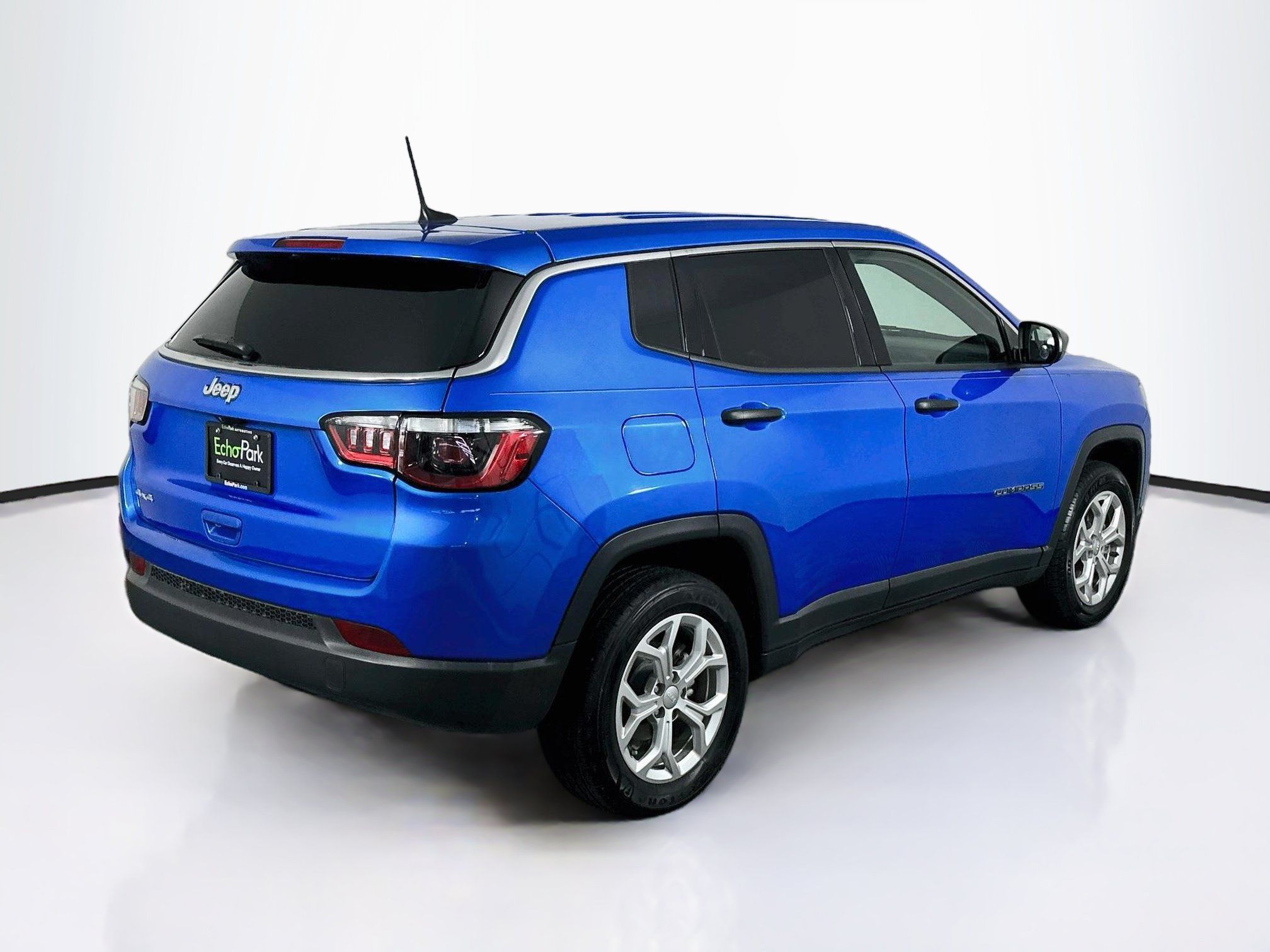 Used 2024 Jeep Compass Sport AWD/4WD image 9