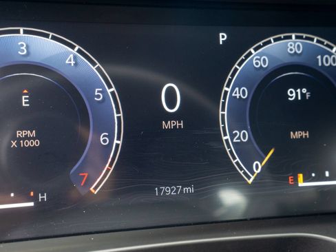 Used 2025 Jeep Grand Cherokee Laredo w/ Luxury Tech Group I RWD image 36