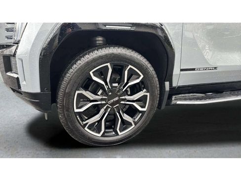 Used 2024 GMC Sierra EV Denali image 25