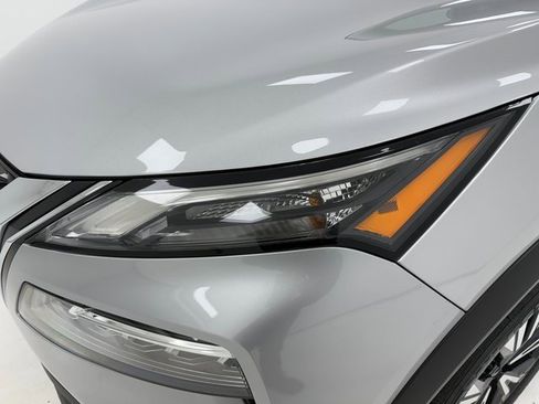 Used 2023 Nissan Rogue SV image 6