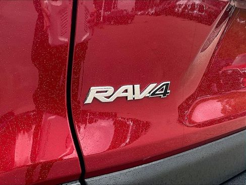 Certified 2025 Toyota RAV4 LE FWD image 28