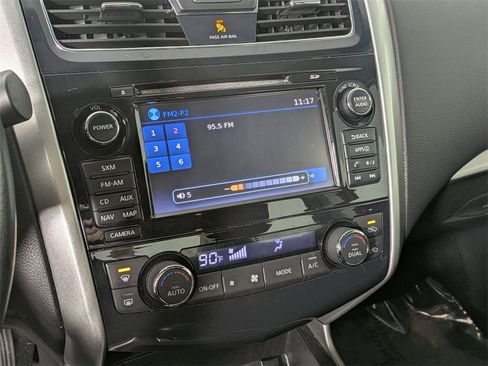 Used 2015 Nissan Altima 2.5 SV w/ Convenience Package image 18