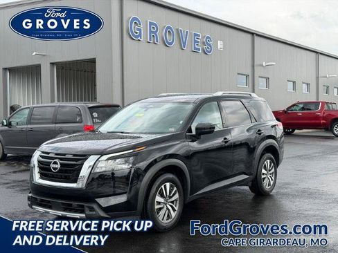 Used 2025 Nissan Pathfinder SL AWD/4WD image 1