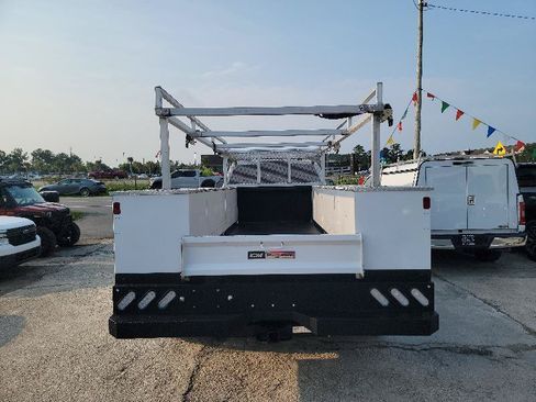 Used 2025 Ford F550 4x4 Crew Cab Super Duty image 6