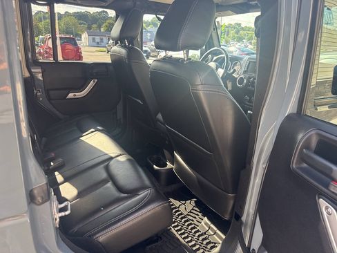 Used 2014 Jeep Wrangler Unlimited Rubicon AWD/4WD image 22