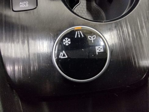 Used 2023 Nissan Rogue S AWD/4WD image 27