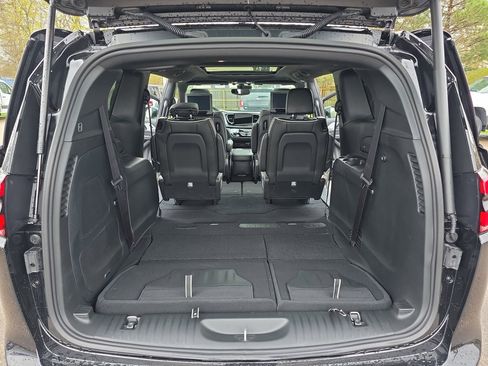 New 2026 Chrysler Pacifica Limited AWD/4WD image 14