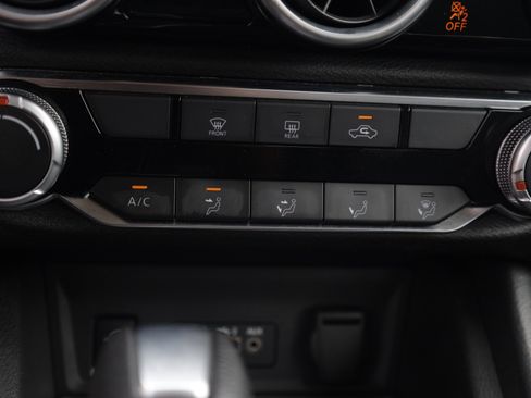 Used 2024 Nissan Sentra SV FWD image 9