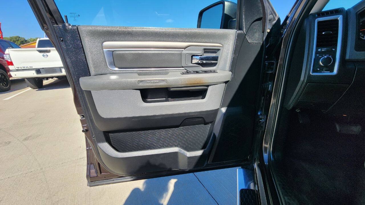 Used 2017 RAM 1500 Classic SLT AWD/4WD image 11