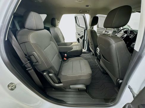 Used 2021 Chevrolet Traverse LT FWD image 10