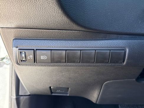 Used 2025 Toyota Corolla LE image 23