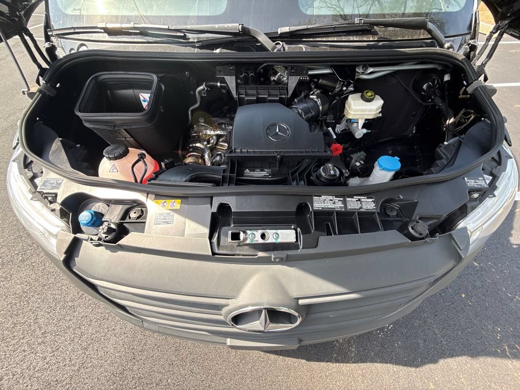 Used 2025 Mercedes-Benz Sprinter 2500 image 32