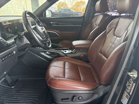 Used 2023 Kia Telluride EX image 11