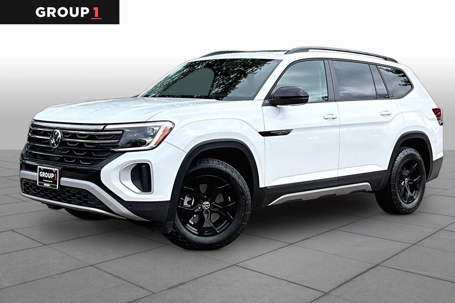 Used 2024 Volkswagen Atlas Peak Edition SE AWD/4WD image 1