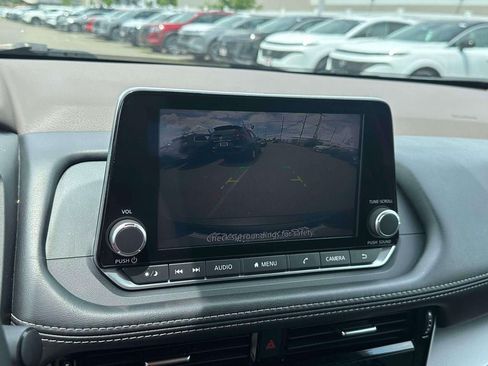 Used 2022 Nissan Rogue SV AWD/4WD image 28