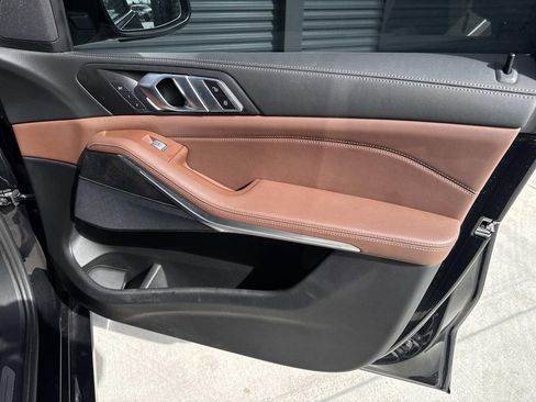 Used 2023 BMW X7 xDrive40i w/ Parking Assistance Package image 19