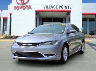 Used 2017 Chrysler 200 Limited Platinum image 1