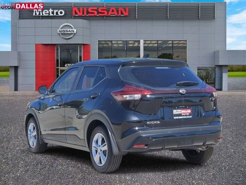 New 2025 Nissan Kicks Play S image 4