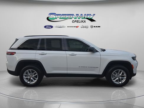 Used 2025 Jeep Grand Cherokee Laredo X image 7