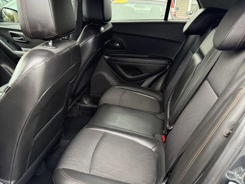 Used 2017 Chevrolet Trax LT w/ LT Convenience Package AWD/4WD image 15