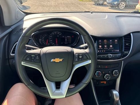 Used 2020 Chevrolet Trax LT w/ LT Convenience Package FWD image 10