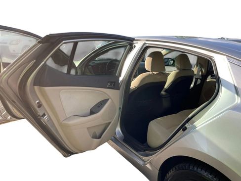 Used 2012 Kia Optima LX w/ Convenience Pkg image 12