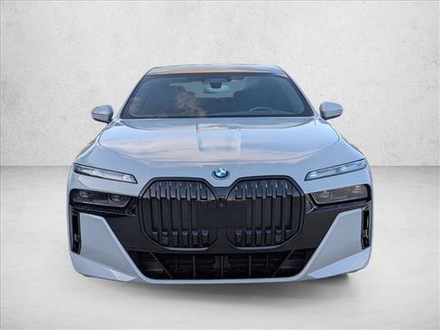 Used 2024 BMW i7 xDrive60 w/ Executive Package AWD/4WD image 2