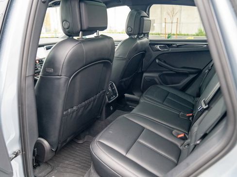 Used 2025 Porsche Macan image 23