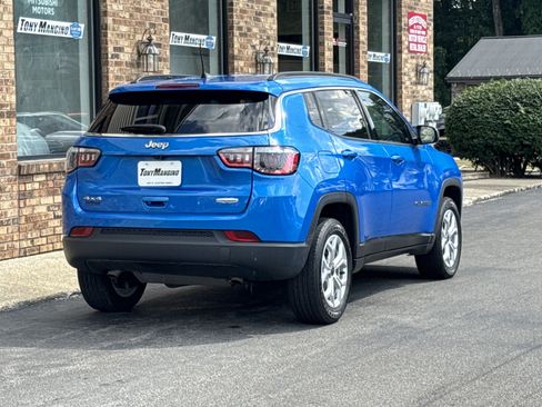 Used 2025 Jeep Compass Latitude AWD/4WD image 5