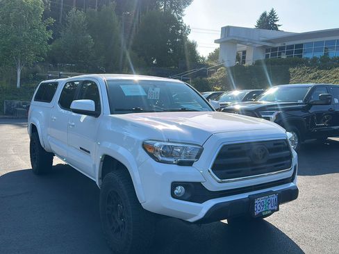 Used 2017 Toyota Tacoma SR5 RWD image 4