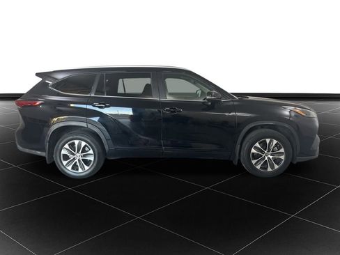 Used 2023 Toyota Highlander XSE image 6